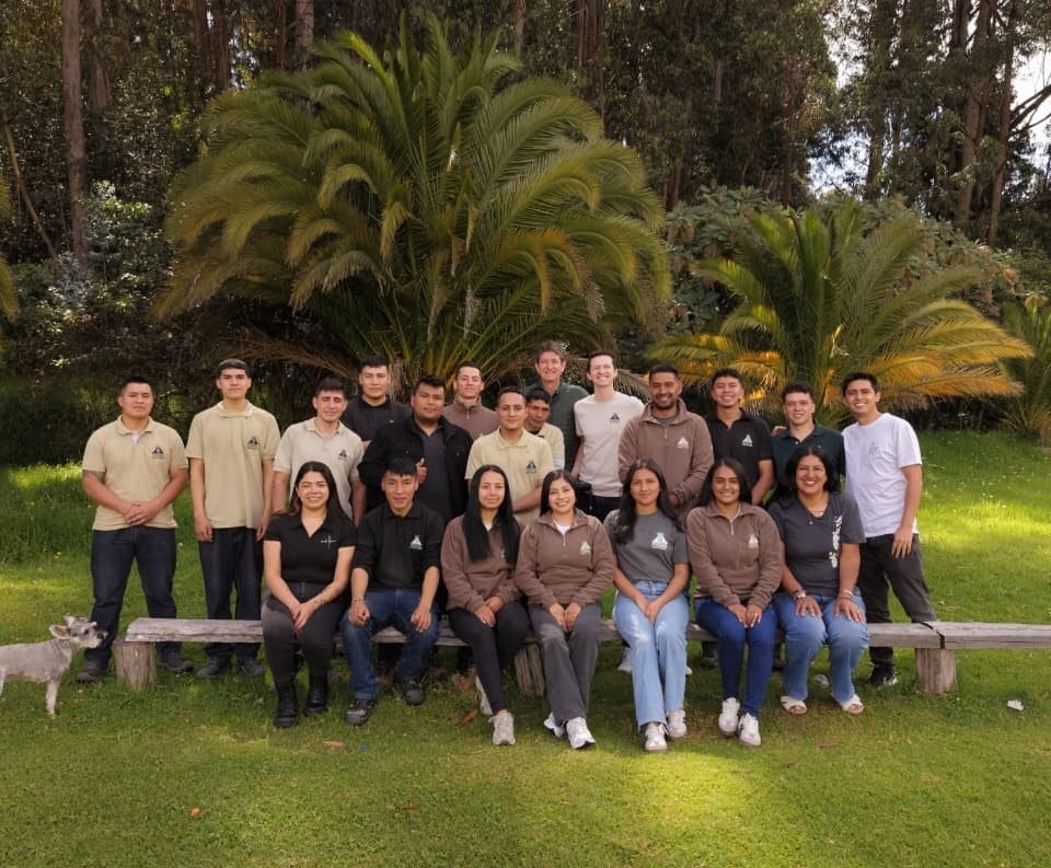 Equipo de PROCAAL reunido al aire libre en Nariño